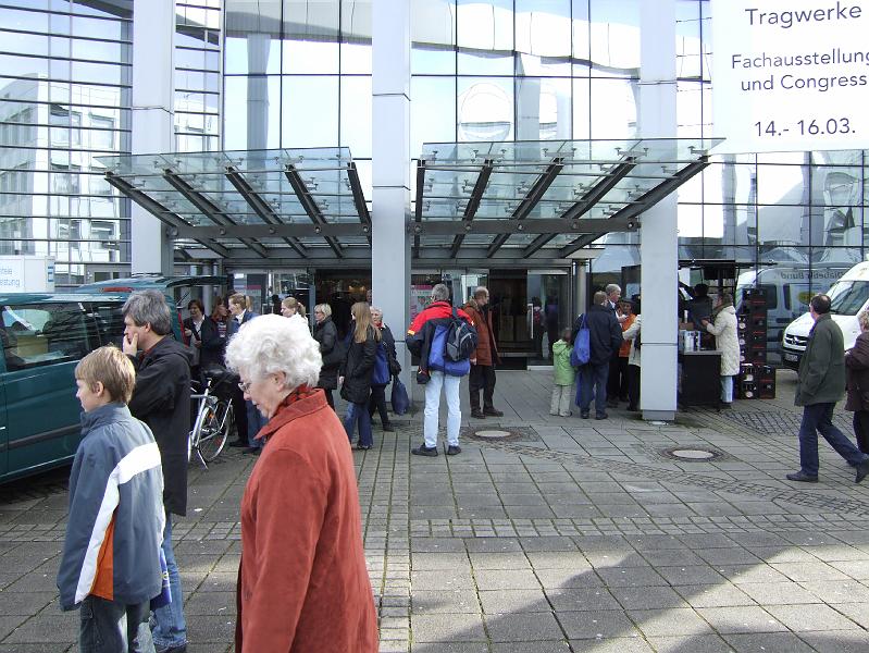 004.JPG - Nachdem nun die Eintrittskarte gelst war, konnte es losgehen.